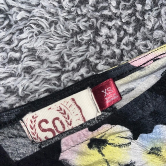 Floral Top - Picture 2 of 2